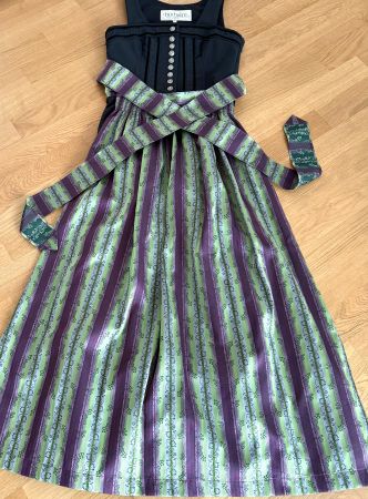 Dirndl von Sedlmeier & 3 Blusen & 3 Schürzen