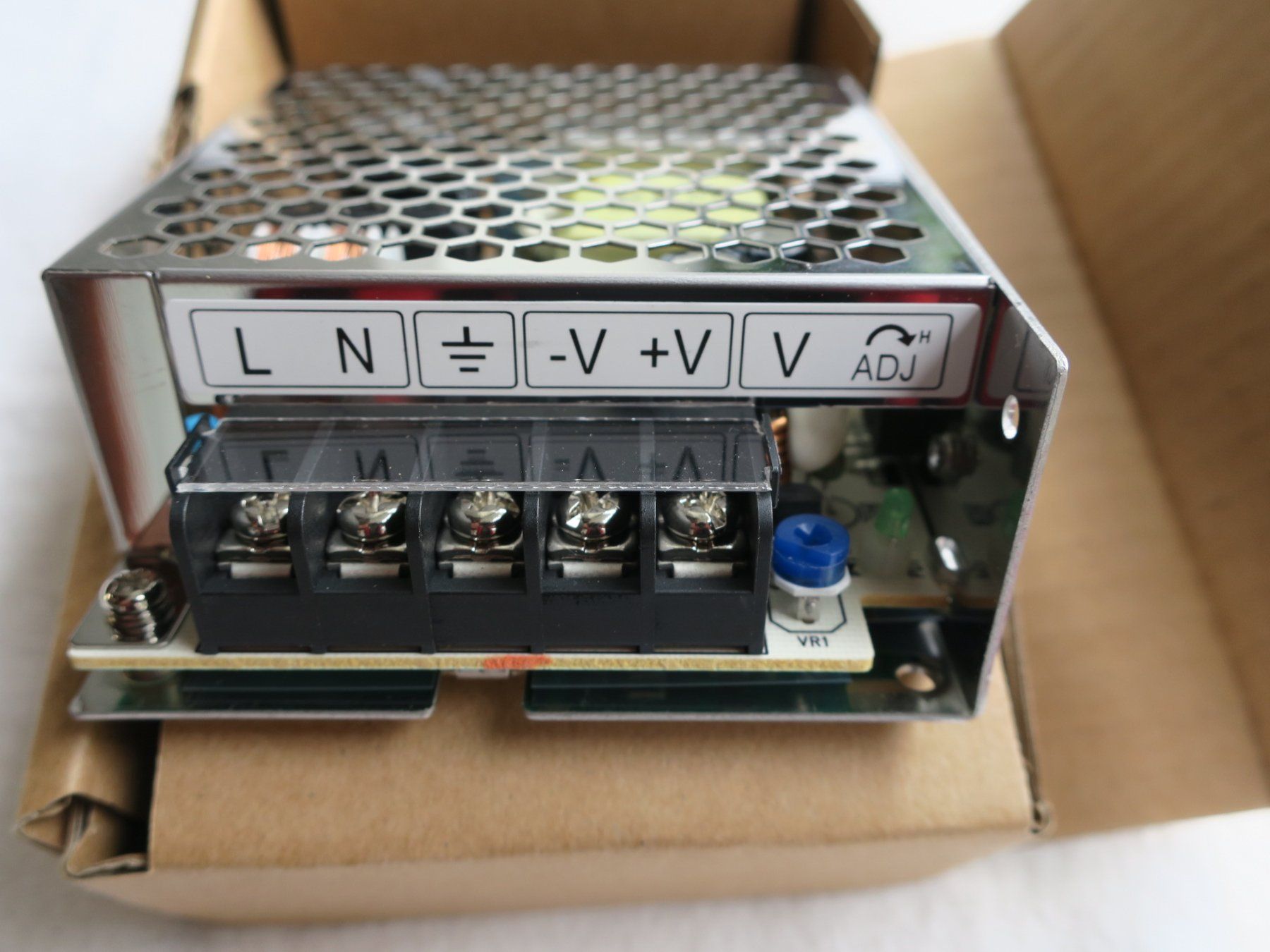 Composants électroniques: Netzteil  100-240 V / 12 Volt DC – Neuf (Voir description) à Oberdorf NW par hewi52 1