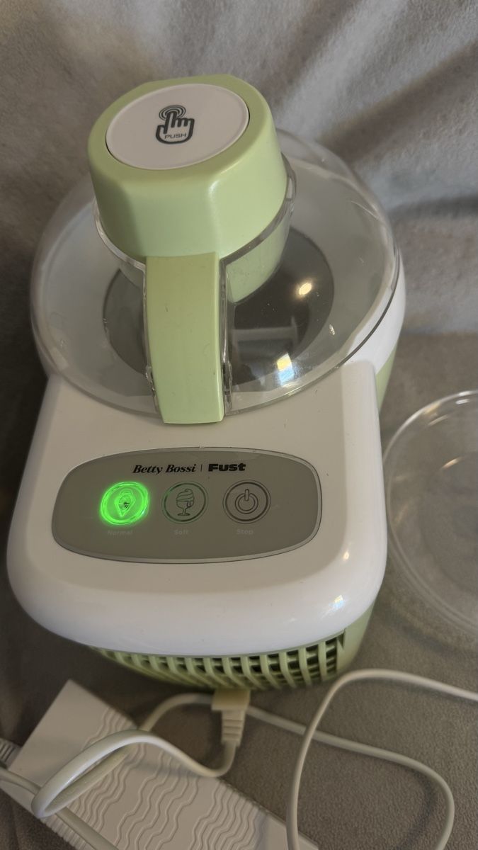 Betty Bossi Elettrodomestici da cucina: Betty Bossi Glacemaschine – Usato da Steinmaur venduto da ADey11 2