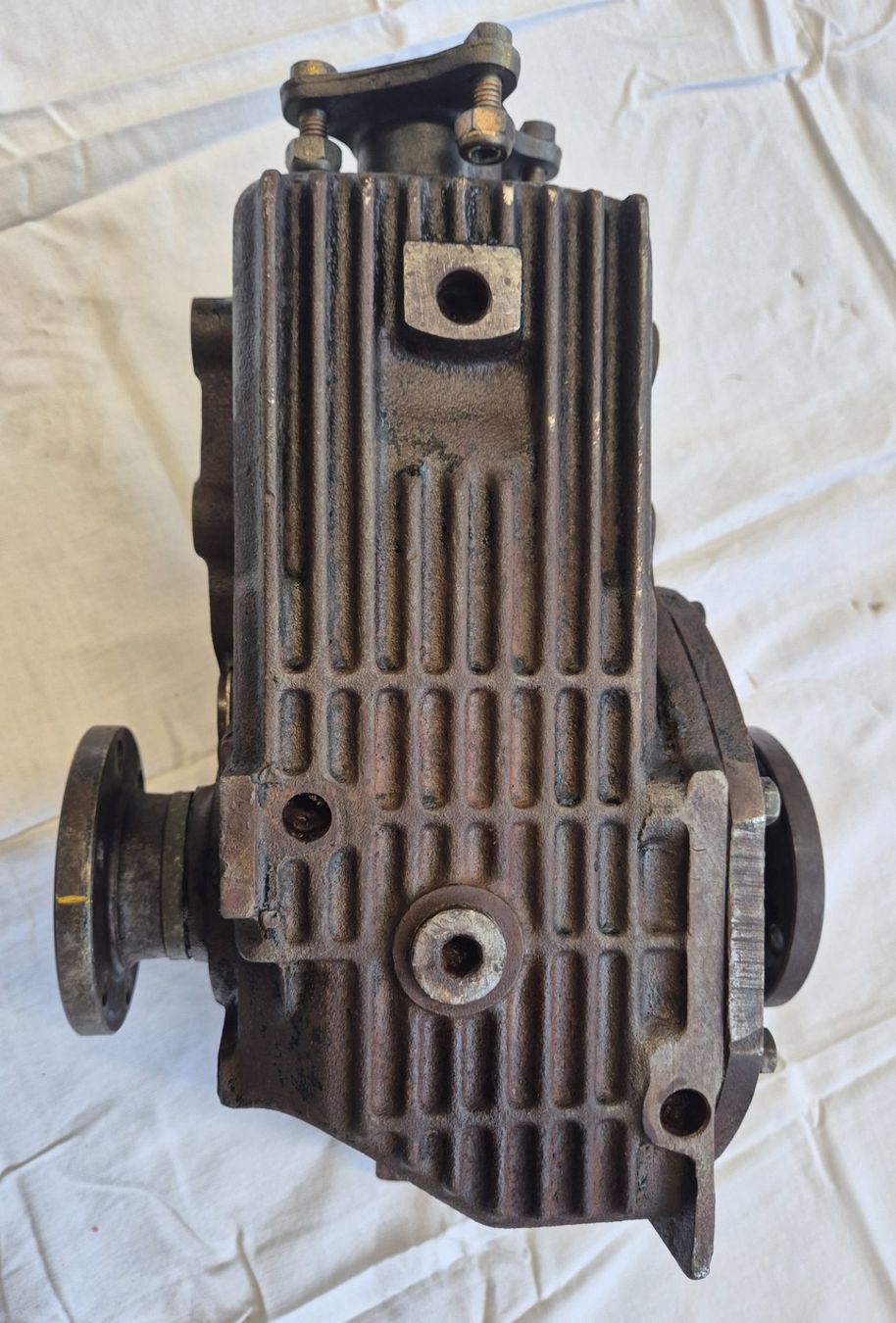 BMW Tutti pezzi di ricambio auto: BMW 2800, E3, Hinterachsdifferential ,3.45 : 1 Übersetzung – Usato da Bremgarten AG venduto da Osella5 5
