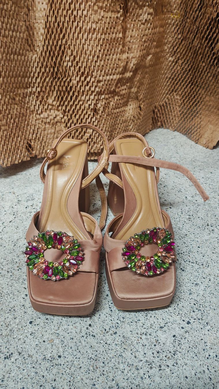 H&M Scarpe da donna: Sehr beeindruckend Satinsandalen – Usato da Thalwil venduto da hri_s2bq 2