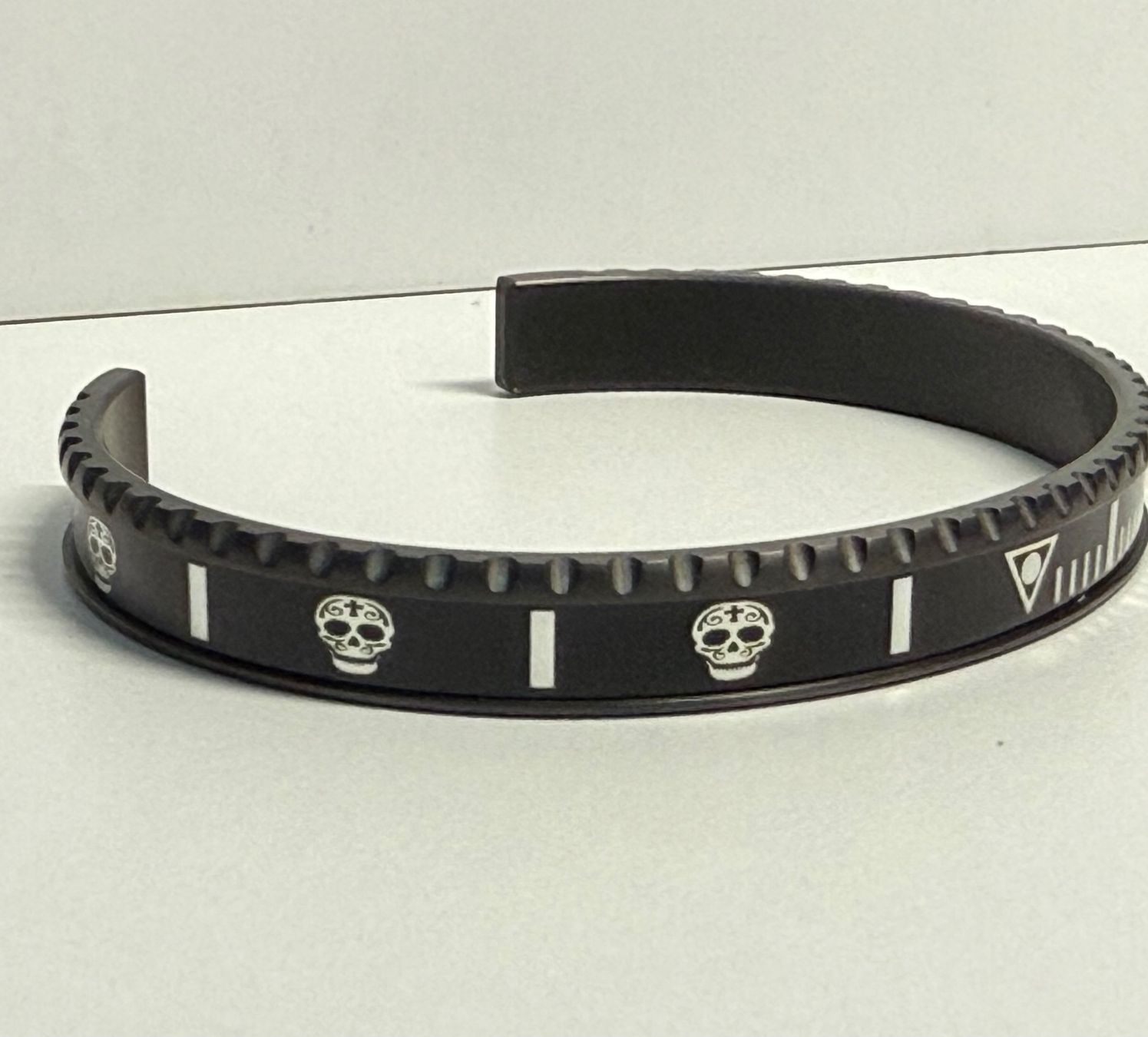 Bracciali & Braccialetti: Bracelet Speedometer Skull Noir – Usato da Denges venduto da peumens