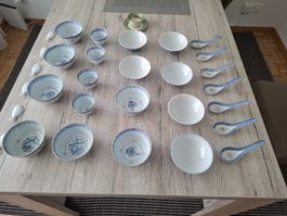Asiatisches Geschirr Set Schalen Löffel blau weiss 
