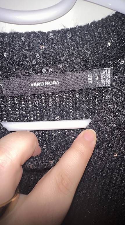 Pullover & Sweatshirts: 2 Pullovers – Gebraucht aus Felben-Wellhausen von ale_y7hx