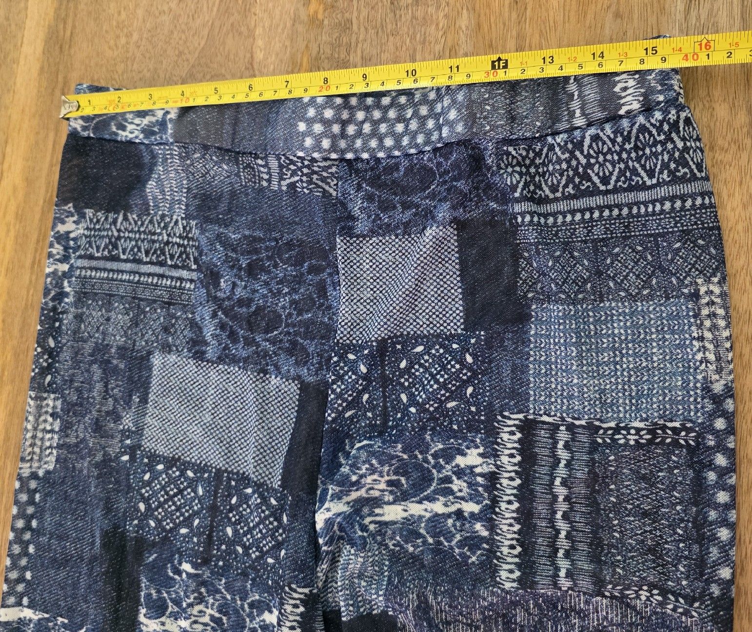 Pantaloni: Damen Leggins  Patchworkprint Blau Grösse XL Durchsichtig – Nuovo (secondo la descrizione) da Rheinsulz venduto da Gilea 3