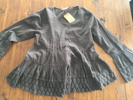 Neu Bluse braun mit Lochstickerei XS