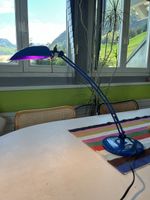 Vintage-Tisch- oder Schreibtischlampe in Blau.