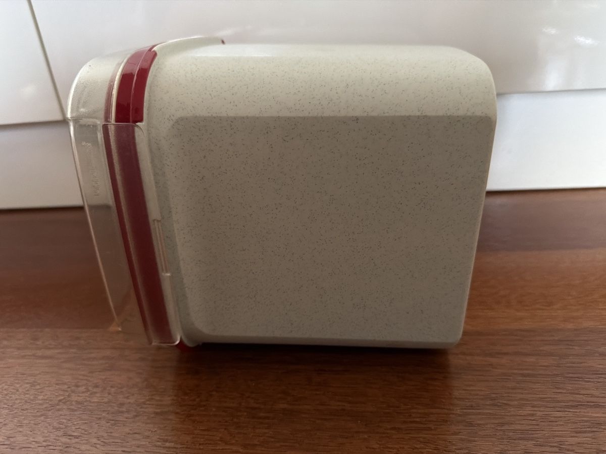 Tupperware Behälter & Ähnliches: Vorratsdose Behälter hellgrau mit rotem Deckel gut erhalten – Gebraucht aus Bülach von Jackybabue 1