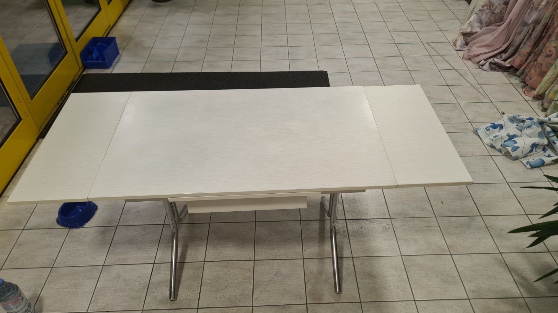 Tables: Table extensible blanche pieds chromés bon état – D'occasion à Monthey par 187-zeroo 5
