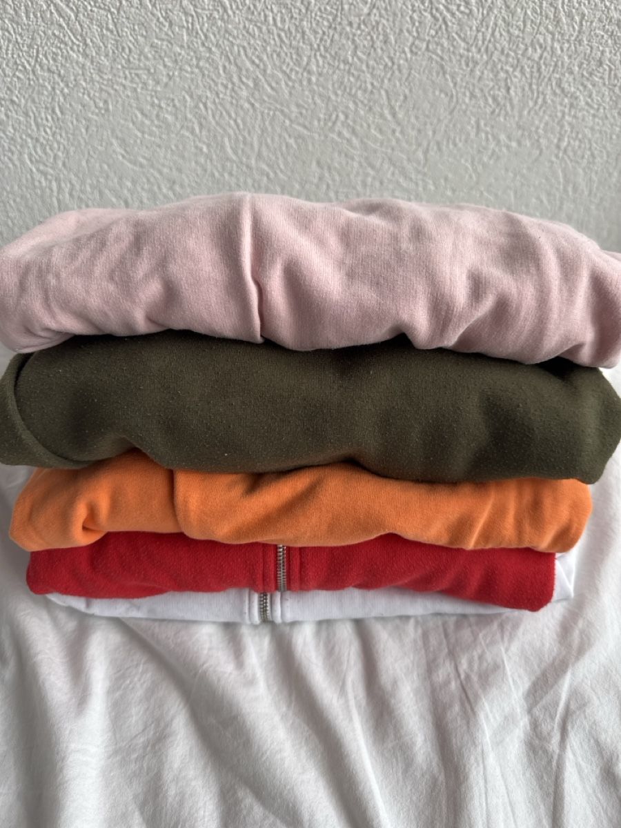 Lotti di vestiti: Lot de 5 pulls & sweats à capuche - S/M – Usato da Malleray venduto da sam_9bkx