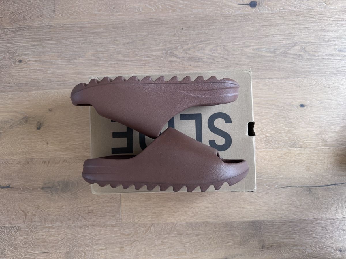 Adidas Chaussures hommes: Yeezy slide flax 46 – Neuf avec emballage d'origine à Münchenbuchsee par Leda53 1