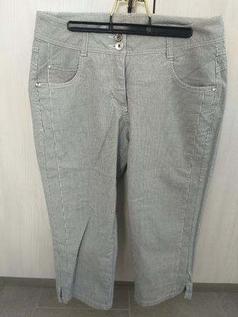 Damen Capri Hose Grösse 36 gestreift, absolut ungetragen!