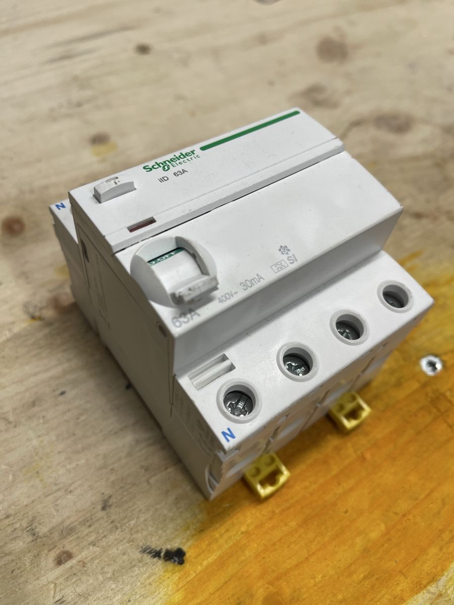 Schneider Elektronikbauteile: Schneider RCD (FI) 63A 4P – Gebraucht aus Laupersdorf von san_8lq9 1