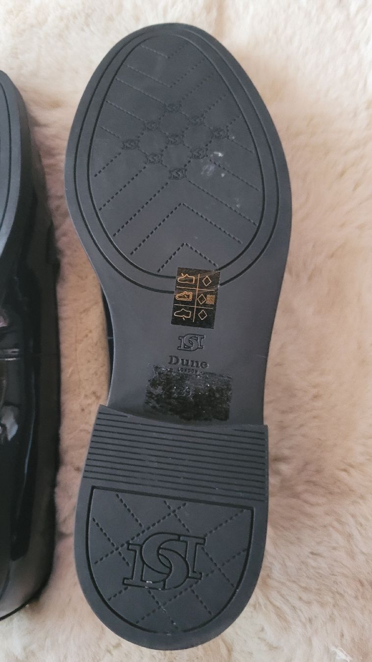Scarpe da donna: Schwarze Loafers Grösse 40 Lackleder schwarz – Usato da Horgenberg venduto da Klatschmohnmaria 2