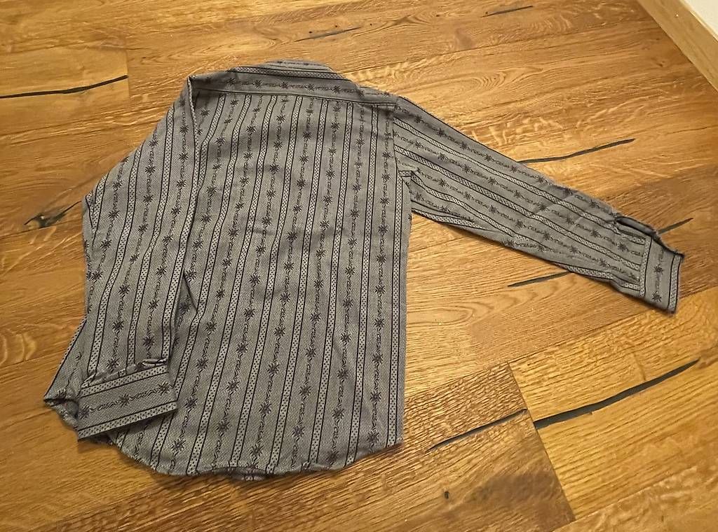 Chemises, T-shirts & Polos: Neues Edelweisshemd grau, Gr. 152  – Neuf avec emballage d'origine à Kerns par UDS82 1