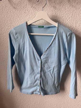 Vintage Benetton Cardigan Hellblau mit Perlen – Y2K,