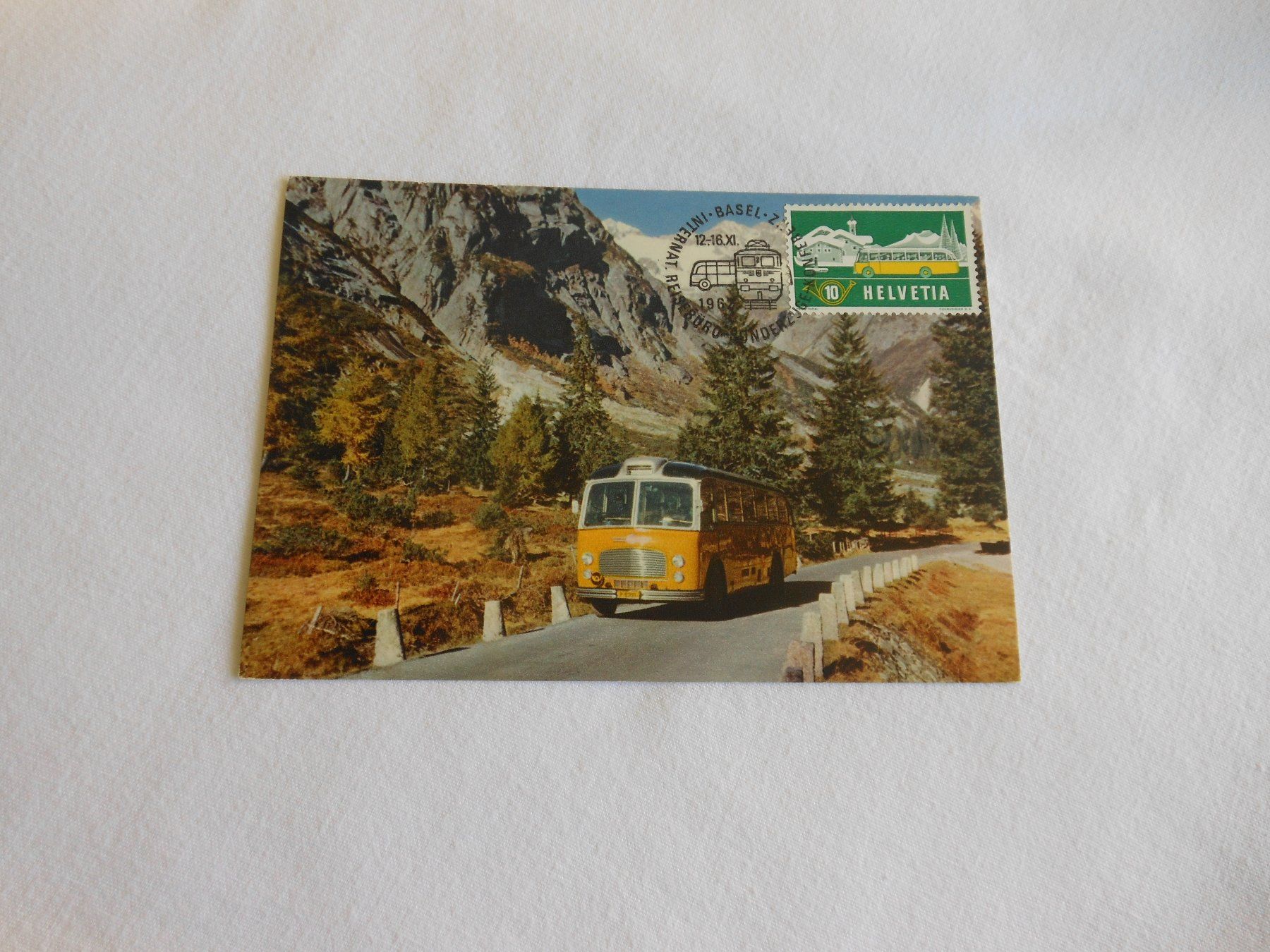 Cartoline postali: Ansichtskarte, Grimsel mit Bus und Briefmarke "Helvetia" – Usato da Stäfa venduto da Espressa