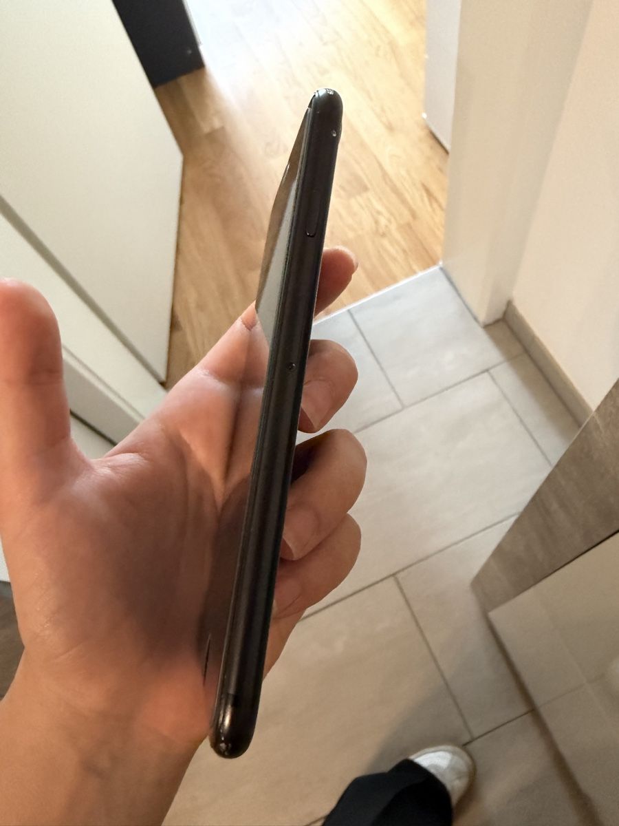 Apple Telefoni cellulari / Smartphones: Smartphone Apple iPhone SE – Usato da Basel venduto da Leyla_12 3