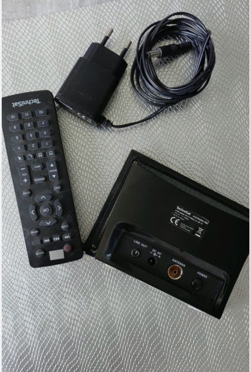 Technisat Lettore multimediale & Streamer: Techisat digitradio 100 digitalradio blutood DAB+ – Usato da Trimbach venduto da SABO-61 2
