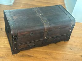 Grosse Holz-Schatztruhe / Truhe – Vintage / Piratenstil