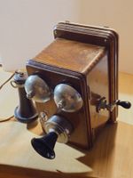 Antikes Wandtelefon mit Kurbel – Lokalbatterie-Station, Holz