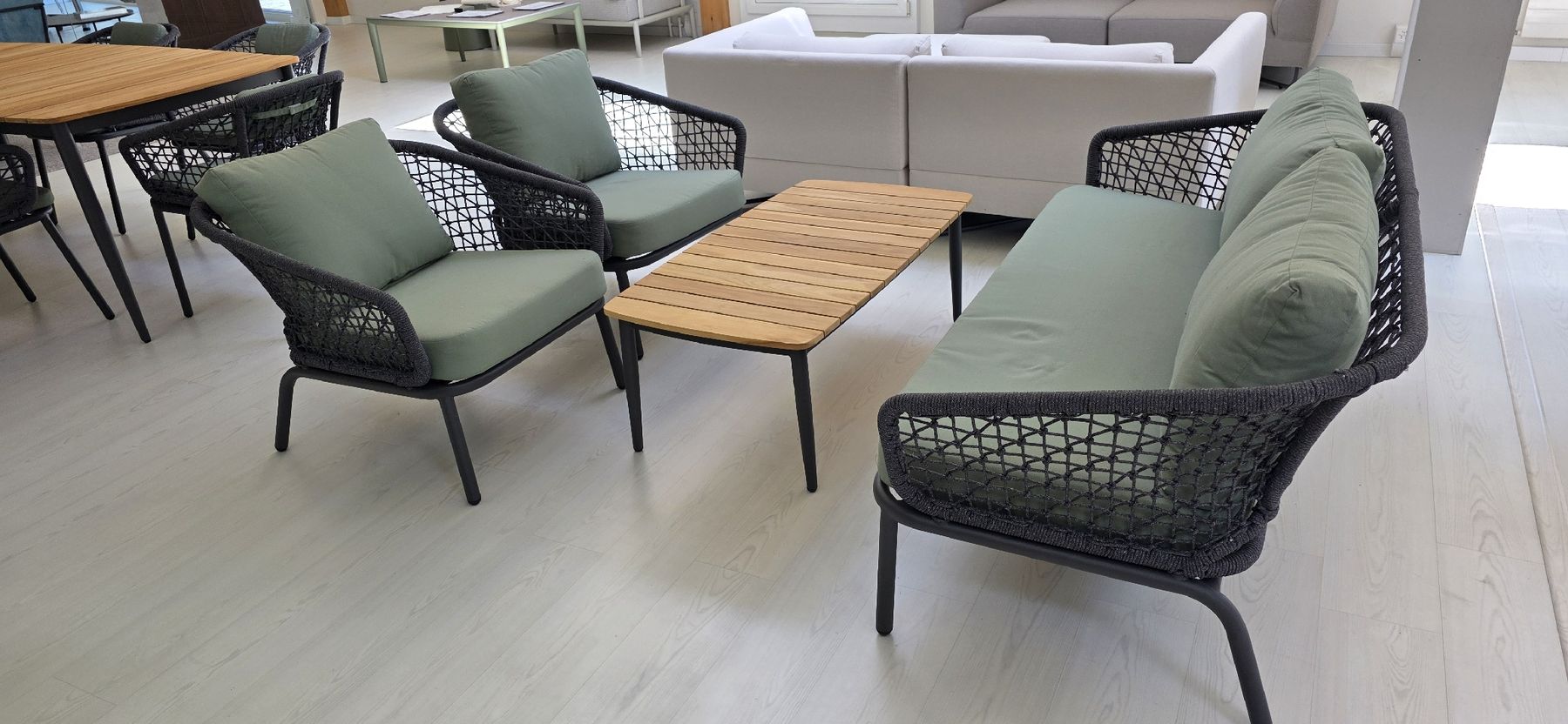 Tables: Gartentisch neu Teakplatte – Neuf avec emballage d'origine à Lützelflüh-Goldb par Rampenverkauf_72_ 2