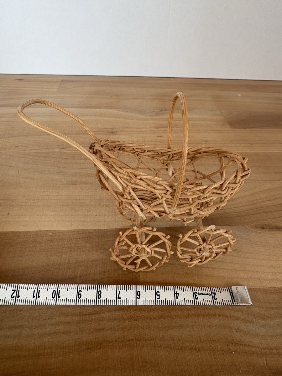 Puppenwagen: Mini Korb Puppenwagen – Gebraucht aus Rümlang von SchumBru10