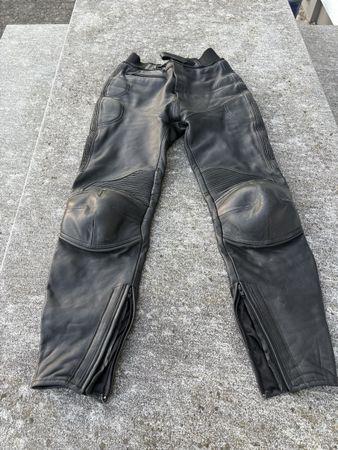 Motorradhose IXS Leder schwarz Grösse 102 guter Zustand