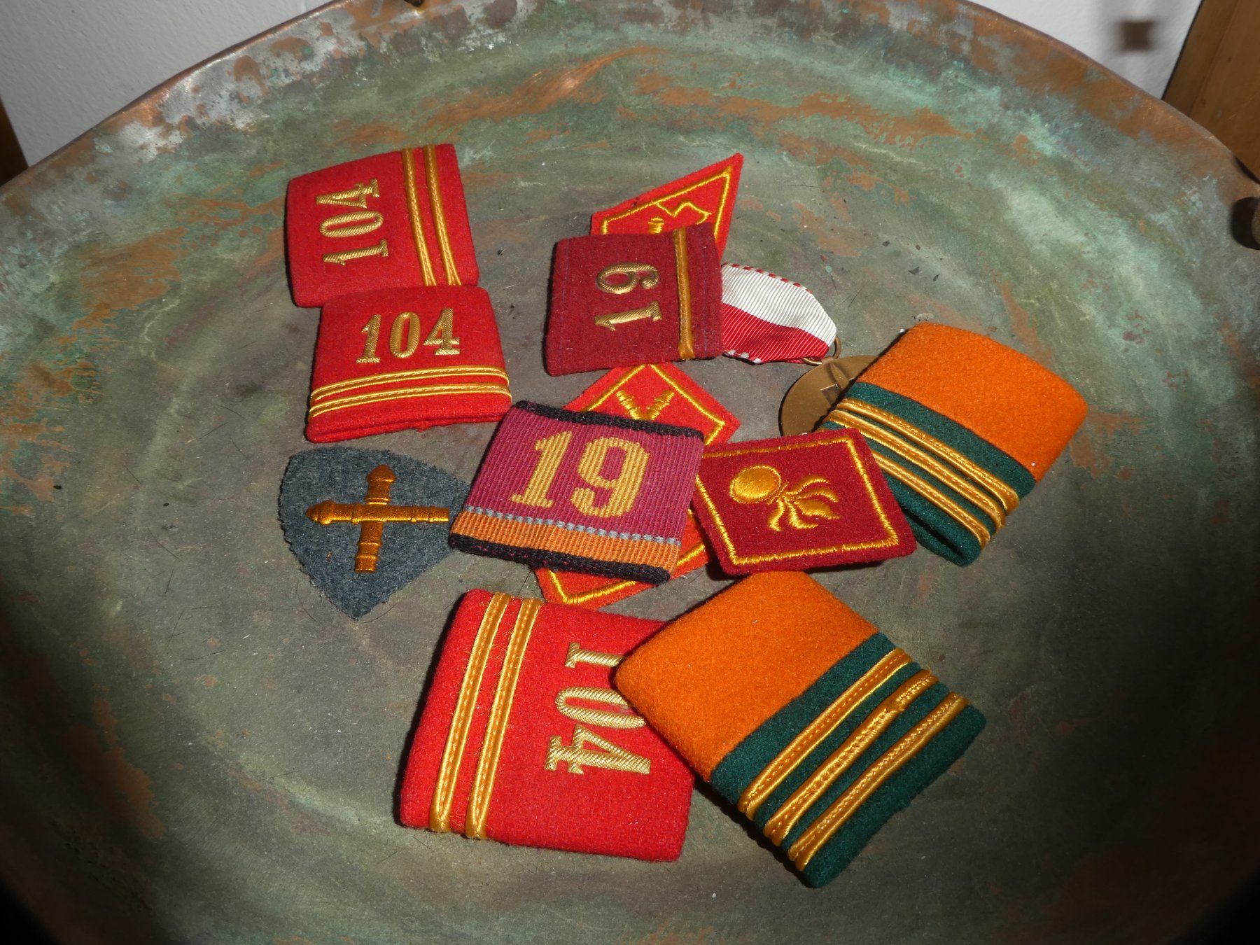 Schweizer Armee Placchette & Badge: Konvolut Abzeichen Schweizer Armee gebraucht – Usato da Chur venduto da Diversico2010