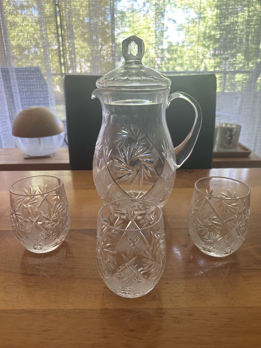 Caraffe: Kristall Karaffe mit 3 Gläser. Neue – Nuovo (secondo la descrizione) da Oftringen venduto da Odessa65