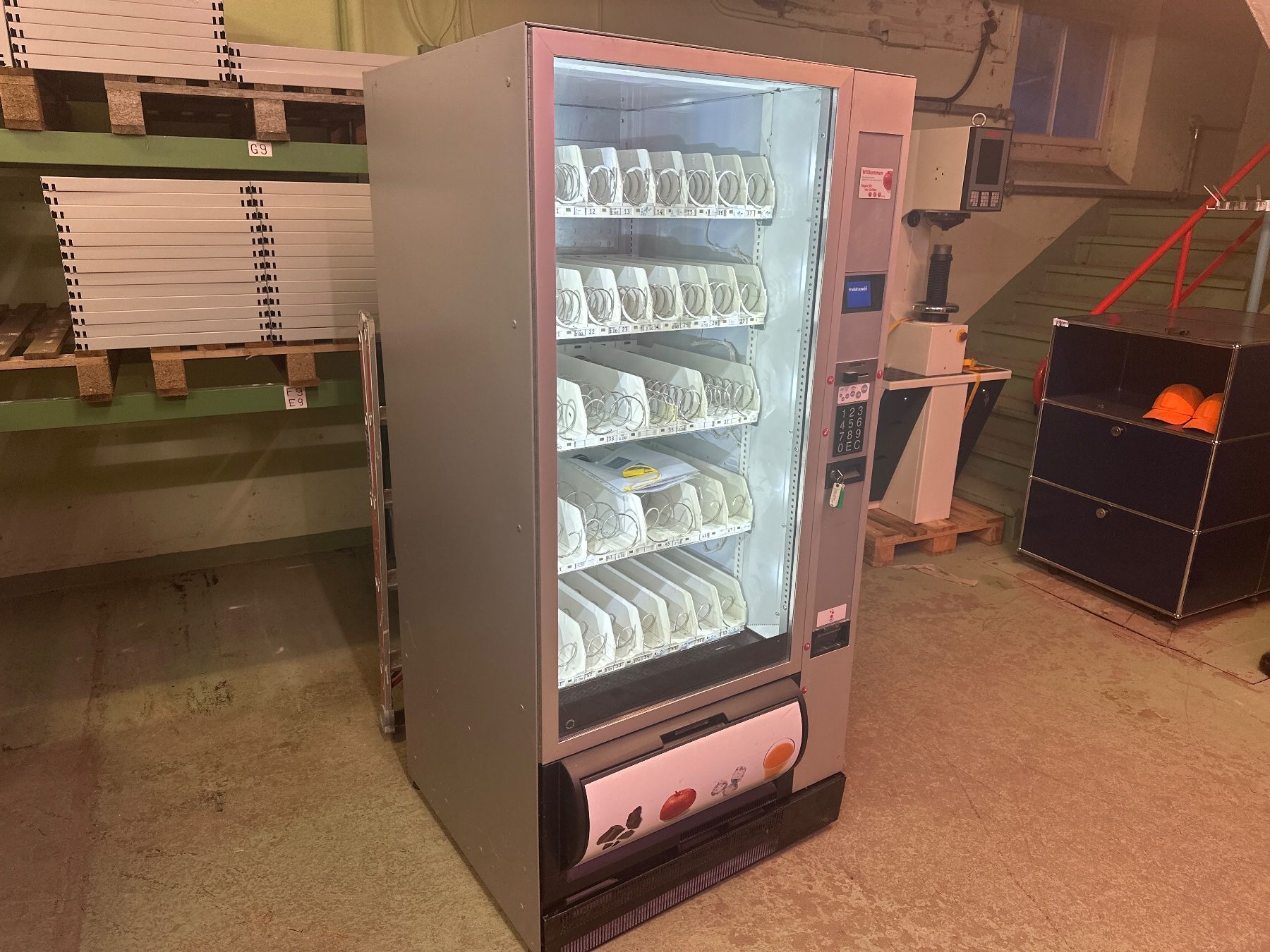 Selecta Altro per Gastronomia & Hotel: Top Snackautomat Warenautomat selecta mit Münzzähler – Usato da Necker venduto da liq24 1