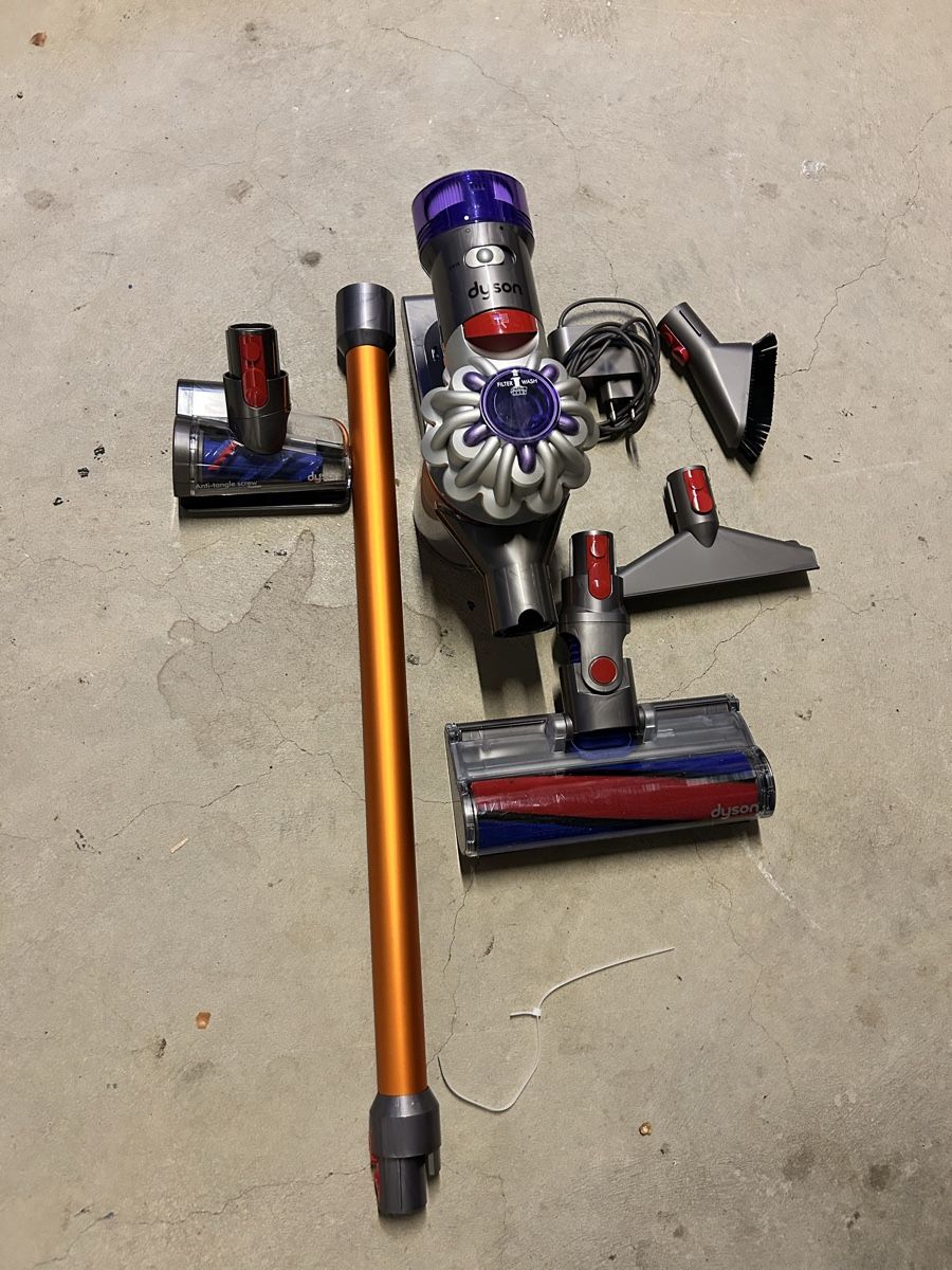 Dyson Aspirateurs & Accessoires: Dyson V8 Absolute – D'occasion à Kehrsatz par luna_44 1