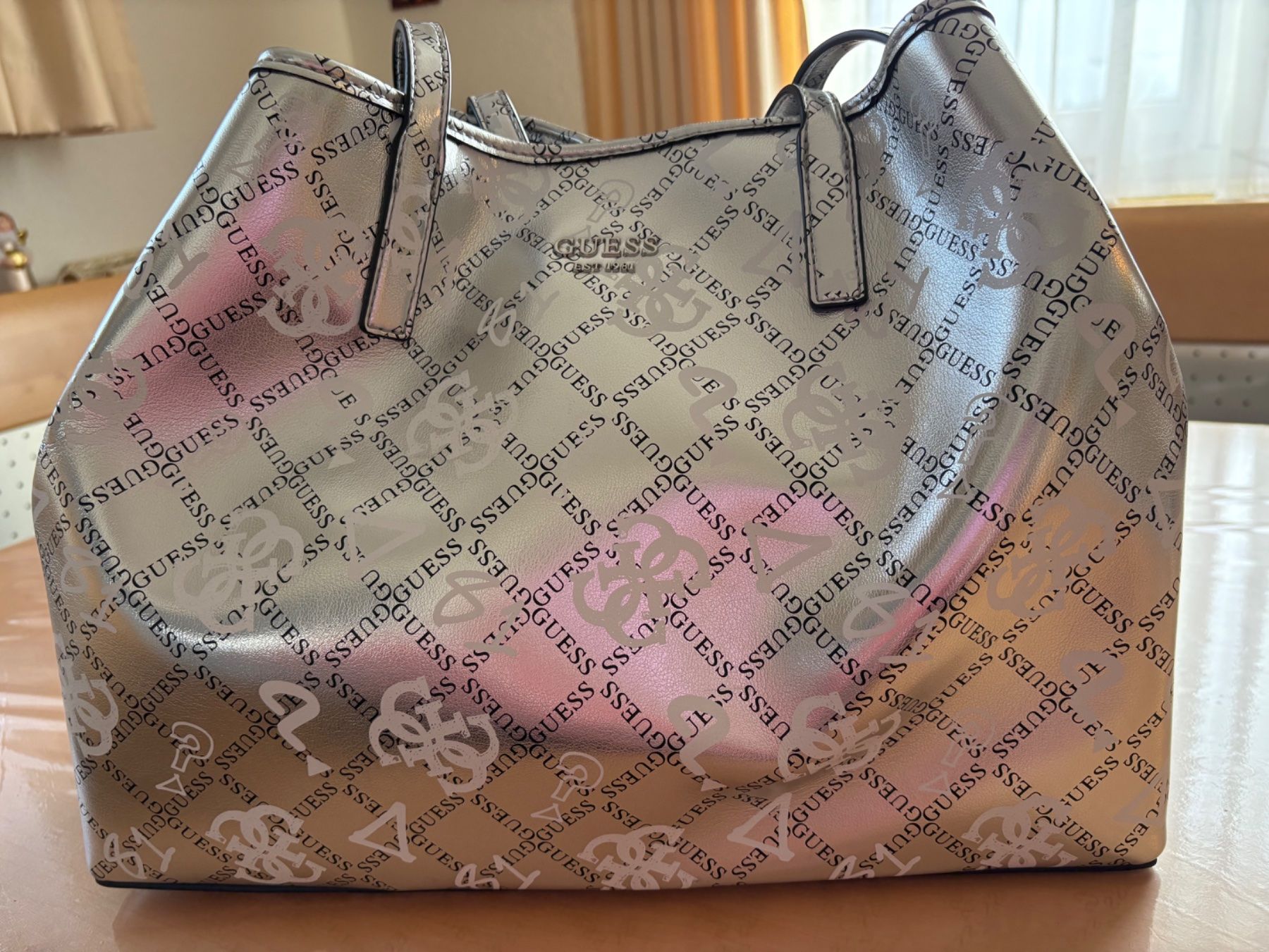 Guess Tasche Glitzer Silber GUESS Tasche Glitzer Gold Beige, € 50