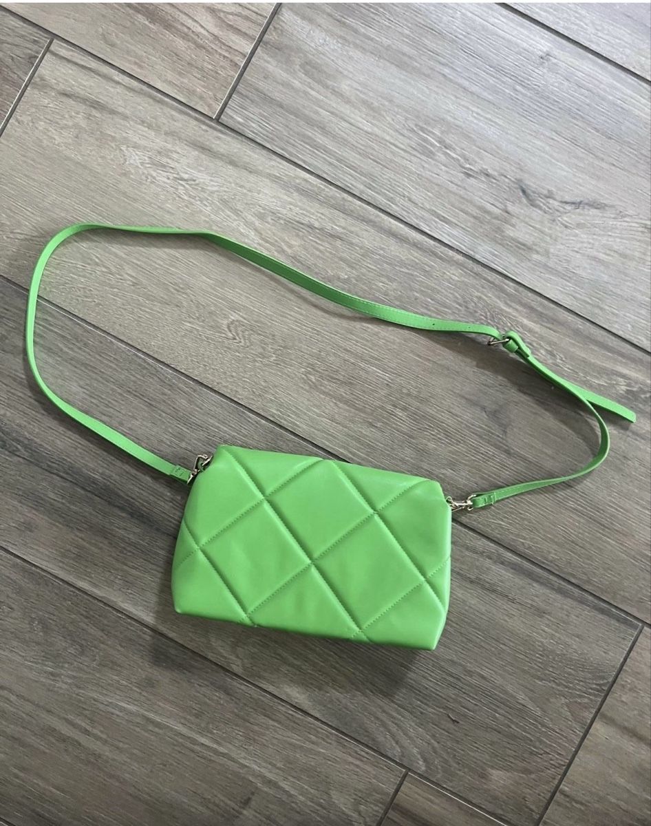 Taschen für Damen: NEON-GRÜNE GESTEPPTE UMHÄNGETASCHE – Neu (gemäss Beschreibung) aus Dübendorf von ali_g7p8 1