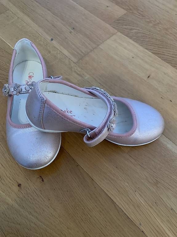 Schuhe für Mädchen: Schuhe Grösse 28 – Gebraucht aus Otelfingen von che_26d5 2