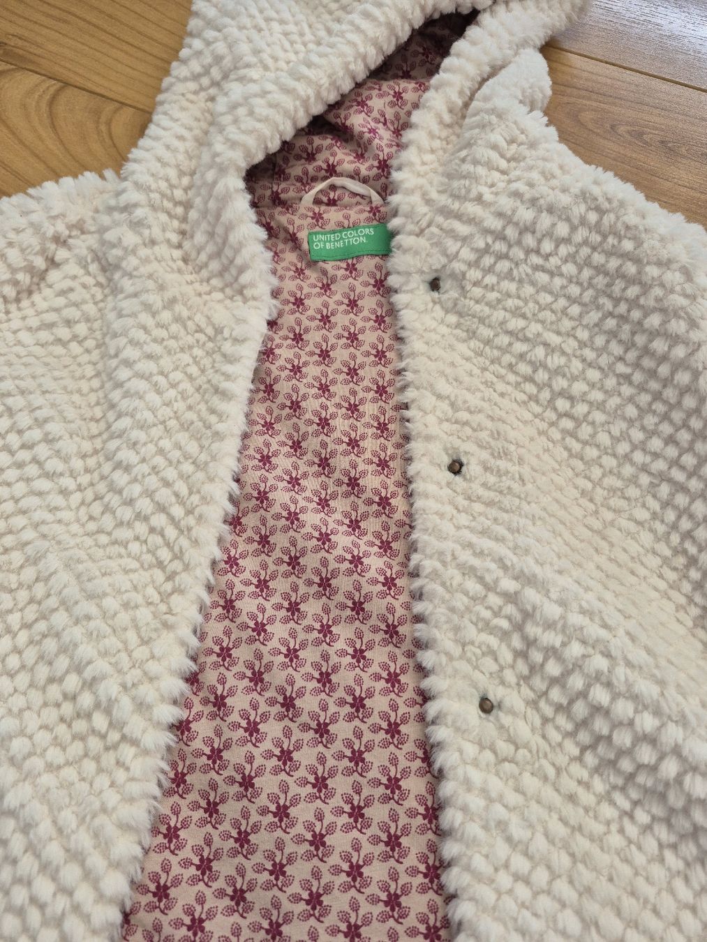 Benetton Maglioni & Felpe: Teddyfellpulli-Jacke ecru Benetton 140 Mädchen – Usato da Silvaplana venduto da suwiss22 5