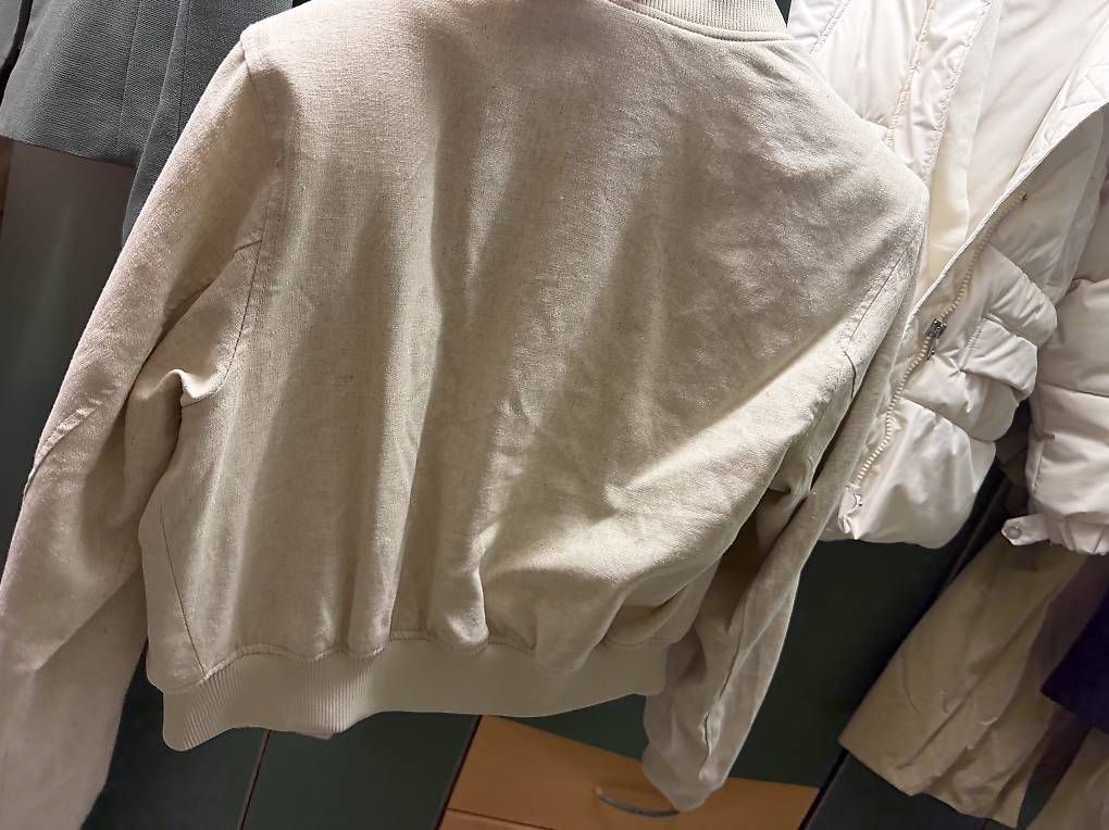 Jacken: H&M LINEN BLEND BOMBERJACKE – Gebraucht aus Märstetten von sha_9p7c 3