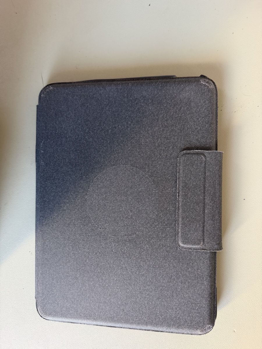 Apple Covers & Borse: Logitech Folio touch Ipad Air Hülle – Usato da Buch am Irchel venduto da NicLep 2
