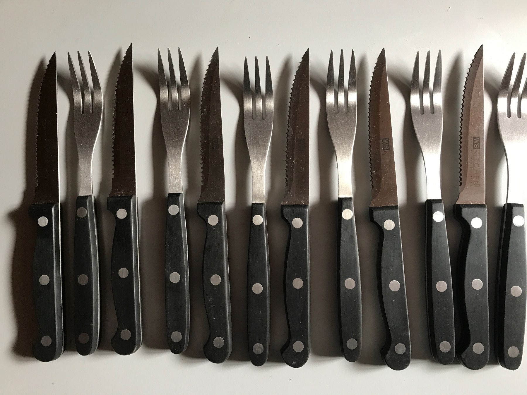 Set di posate: Steakbesteck 12teilig neu – Nuovo (secondo la descrizione) da Abtwil SG venduto da mutts1