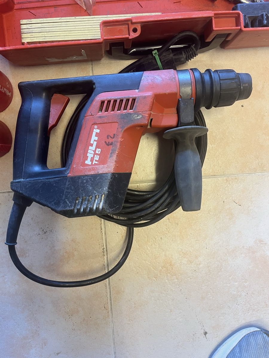 Hilti Bohrmaschinen: Hilti TE5 mit Staubsauger Aufsatz  – Gebraucht aus Neerach von fuz_8d7l 2