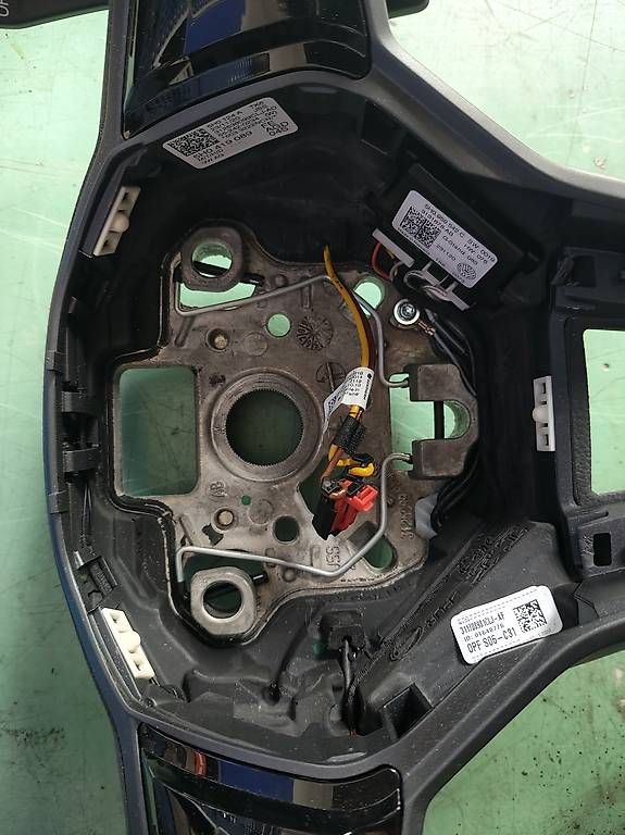 Tutti pezzi di ricambio auto: Lenkrad golf 8 volante – Usato da Giubiasco venduto da aro_2mbh 2