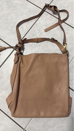 Stylish Leather Crossbody Bag - Perfect for Fall Outings!
