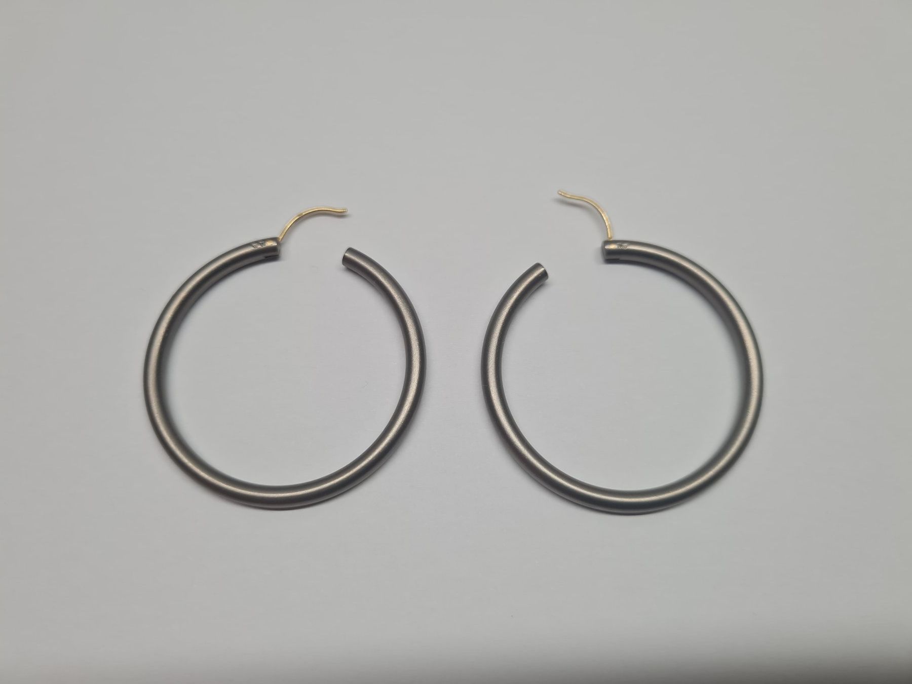 Ohrringe & -stecker: Creolen Titan Ø 40mm – Gebraucht aus Bern von Calvaro