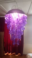 Grosse Hängelampe aus Bali – violette Capiz-Muscheln – Ø 80