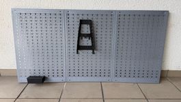 Werkzeug-Lochwand aus Metall mit Werkzeughaltern