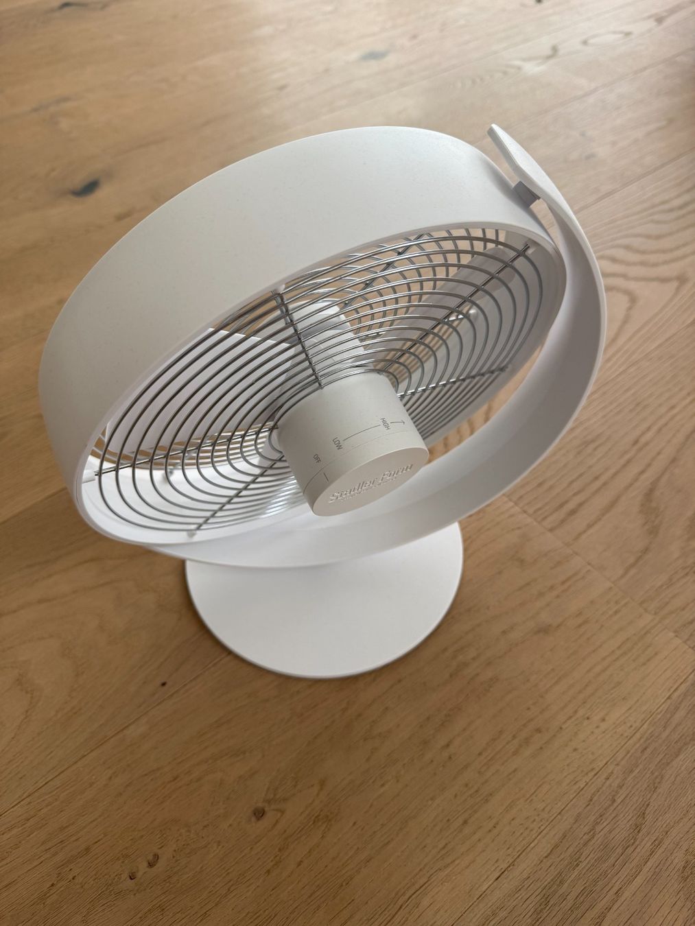Stadler Form Ventilatoren: STADLER FORM Tim Tischventilator (Weiss) – Gebraucht aus St. Moritz von fue_5d7w 1