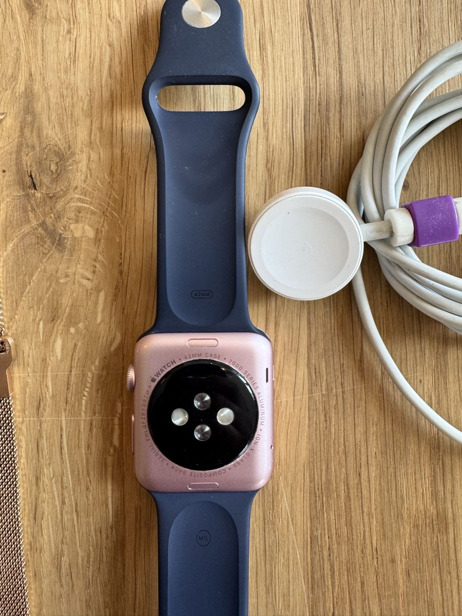 Apple Smartwatch: Apple Watch Series 1 42mm Roségold – Gebraucht aus Reinach BL von uniquejules 1