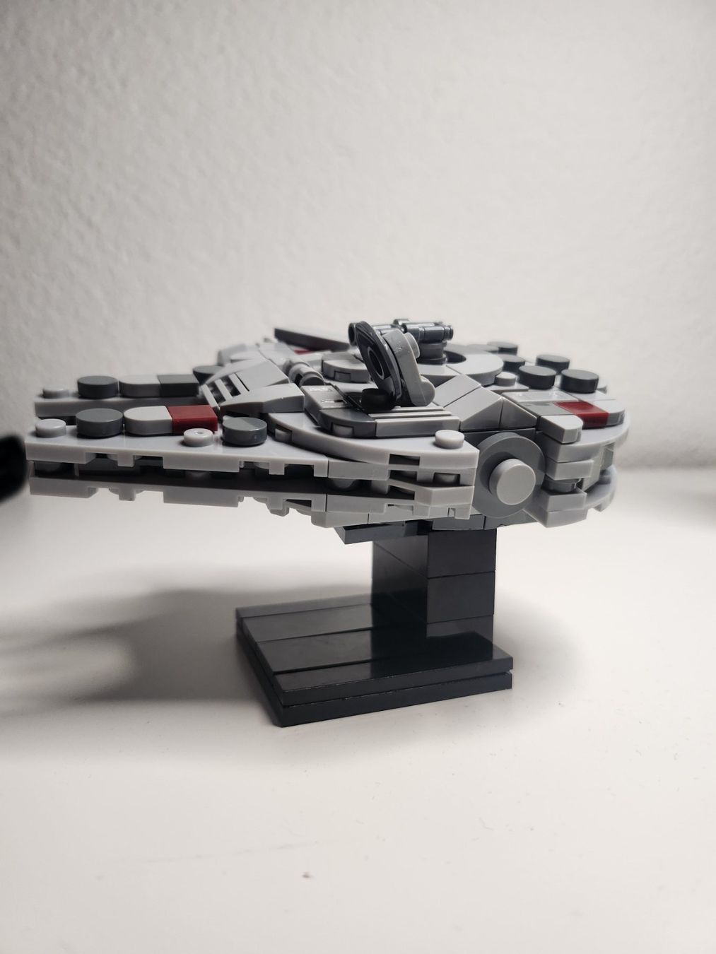 Baukästen: Millennium Falcon  mit Ständer MOC – Gebraucht aus Niederurnen von Ghost.recon