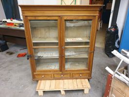 Vitrine 2 -Türig  120 X 30 X 126 hoch