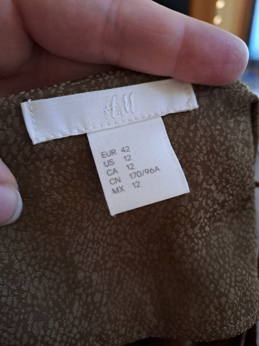 Tops: Top H&M olivgrün mit Muster Gr. 42  – D'occasion à Rickenbach LU par bishiida 2